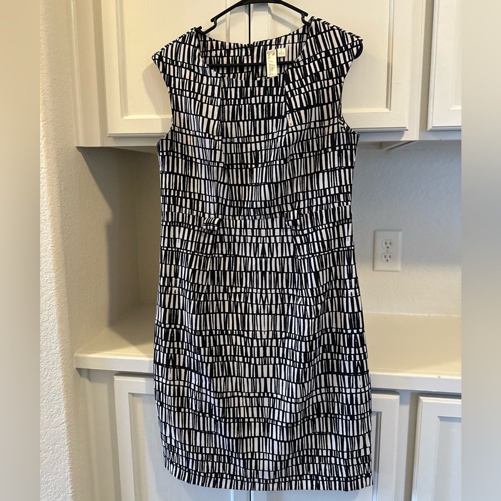 Emma & Michele Business Dress - Black and White Print -Size 8